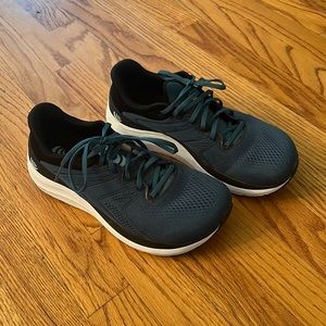 TOPO running shoe ( women)